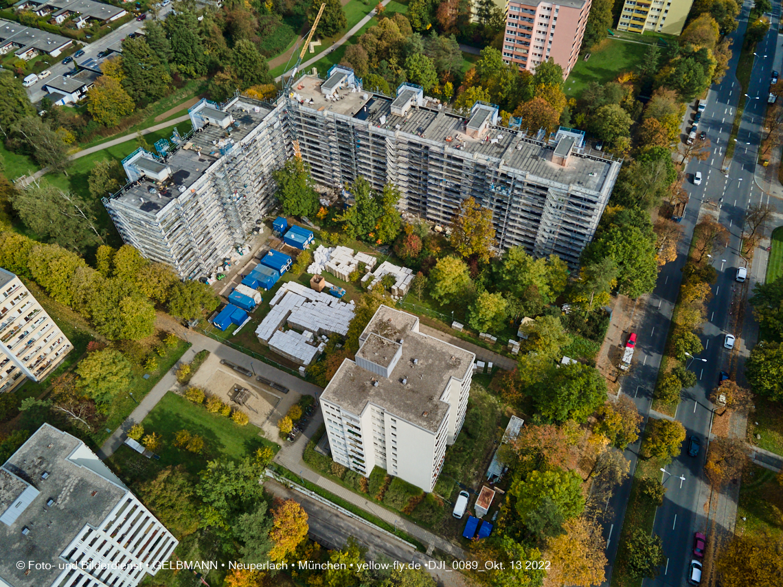 13.10.2022 - Fassadensanierung am Karl-Marx-Ring 11-21 in Neuperlach